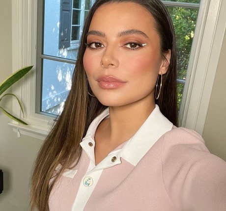 Miranda Cosgrove ポルノスター 写真