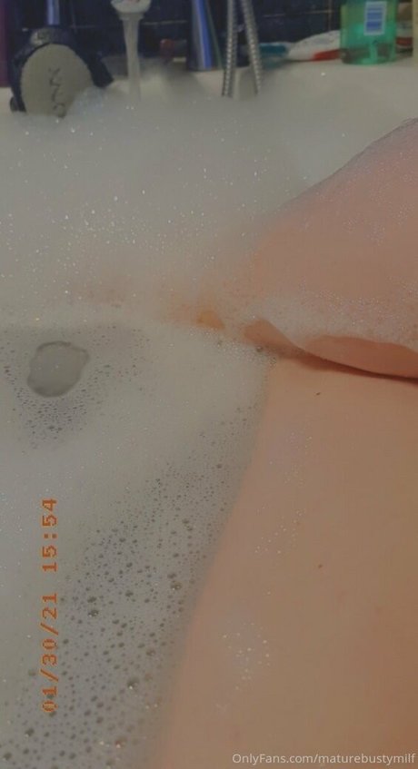 maturebustymom 可愛いモデル ギャラリー