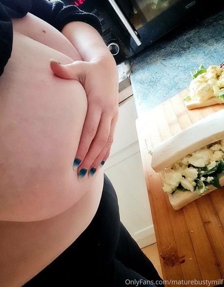 maturebustymom セックス女優 画像