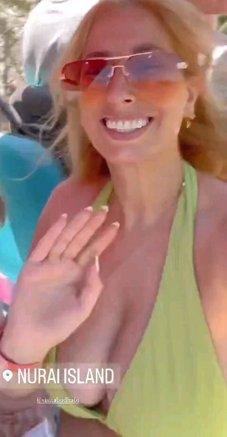 スキニーモデルオンリーファンズ アートヌード 画像