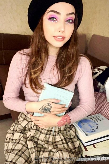 ぽっちゃりカップルオンリーファンズ ポルノグラフィック 写真