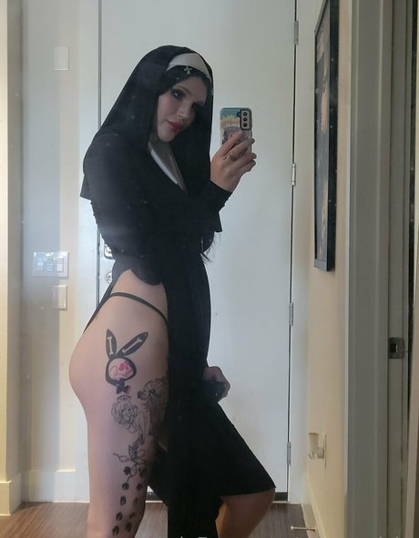 黒檀の熟女オンリーファンズ エロ 写真