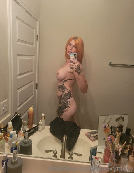 ヌードの赤毛オンリーファンズ アート裸 写真