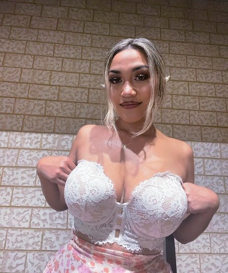 Shaikyla Haumu アダルトスター 写真