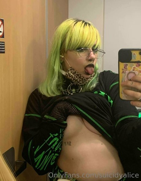 フィットネスコーチオンリーファンズ ポルノグラフィック 写真