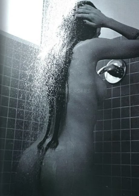 ティーンレズビアンオンリーファンズ セクシー裸 写真