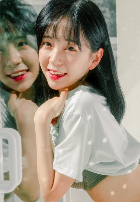 ニューハーフオンリーファン ヌード 写真