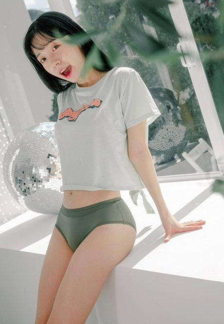 金髪の顔射オンリーファンズ 美しい 画像