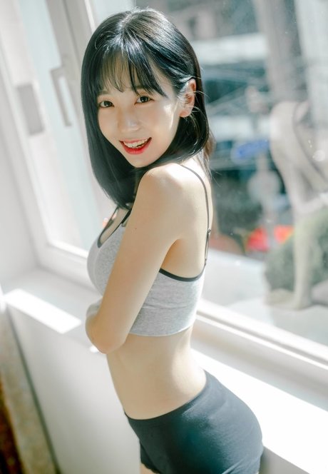 オタクプリンセスオンリーファンズ セクシーヌード 写真