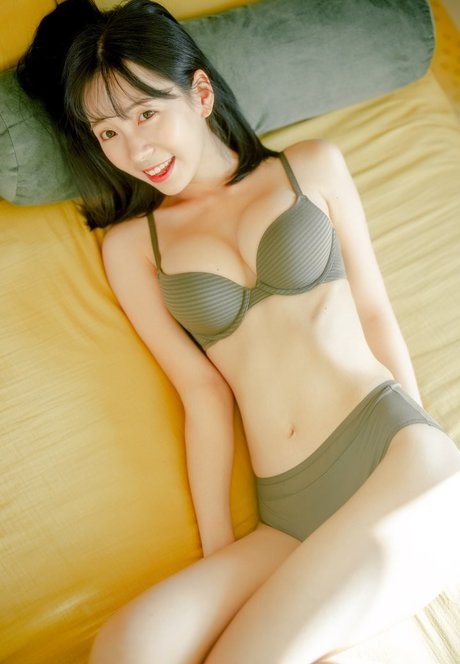 マッサージセラピストオンリーファンズ セクシーヌード ギャラリー