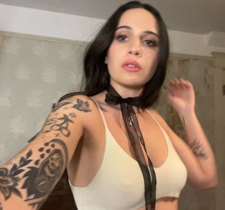 Bea Miller ポルノスター パーフェクト 写真