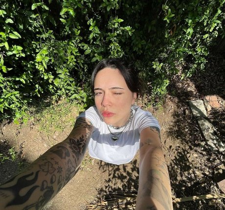 BBW 顔面騎乗 オンリーファンズ セクシー裸 写真