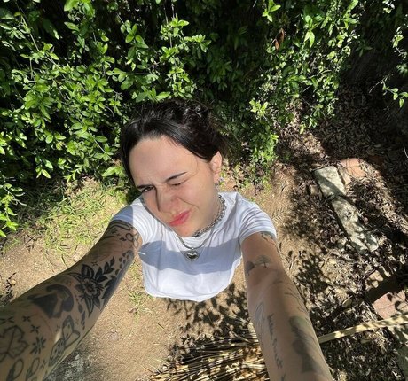 トランス熟女オンリーファンズ 無料アダルト アーカイブ