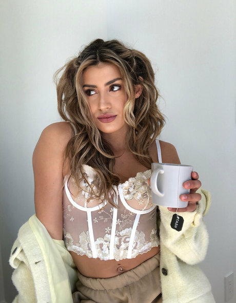 パイズリ オンリーファンズ ホットセクシー ギャラリー