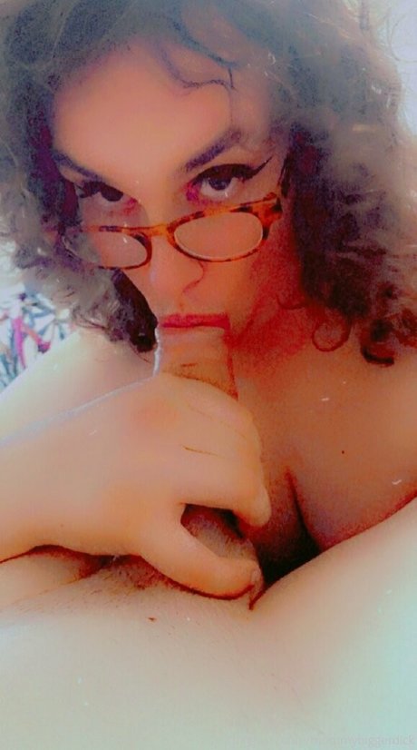 mommybigdickk 素敵なモデル 写真