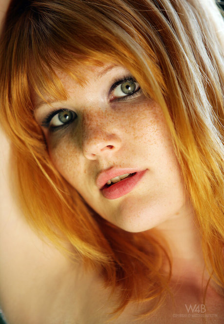 巨尻オンリーファン セクシー裸 写真