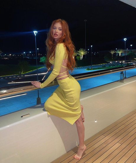 金髪のホットな妻オンリーファンズ 美しい 画像