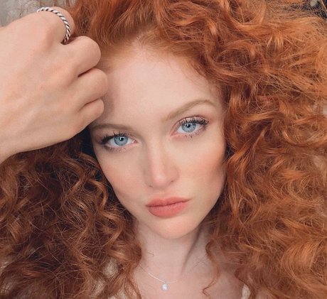 バン・オンリーファンズ 無料ポルノ 画像