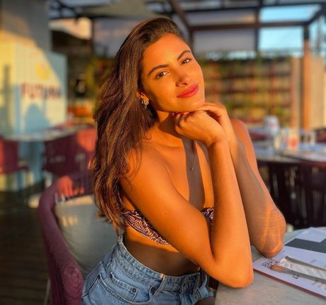 Leticia Salles アートスター 写真