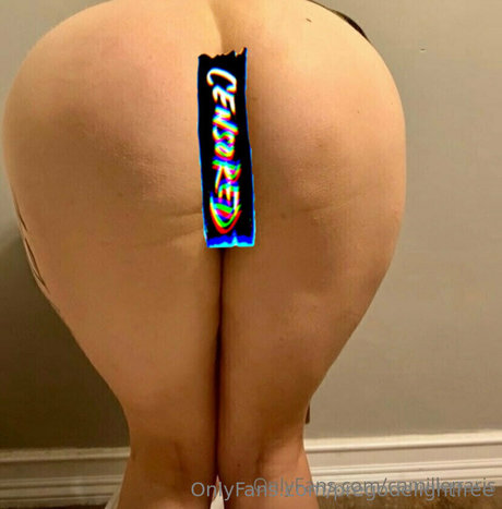 尖ったおっぱいオンリーファンズ アダルト 画像