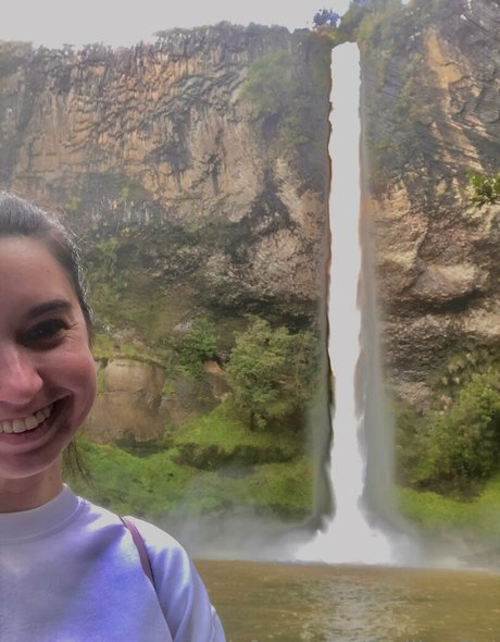 セクシーなブルネットのオンリーファンズ ポルノ 写真