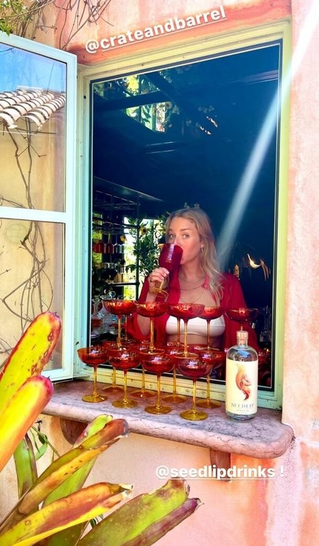 Molly Baz エロティック女優 写真