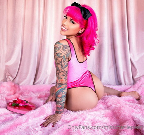 Miss Charlie Pearl 裸のモデル ギャラリー