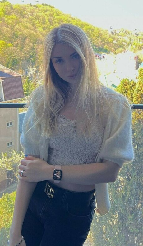 Ahrinyan ポルノスター 写真