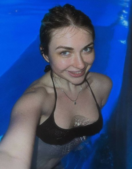 Ahrinyan ホットなモデル アーカイブ