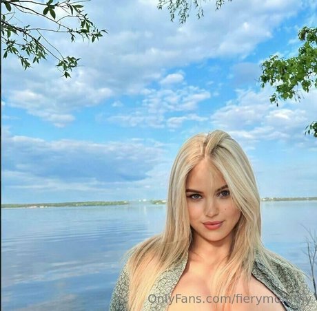 fierymommy モデル 写真