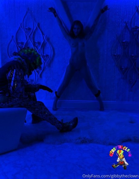 アウトドア 熟女 オンリーファンズ 無料ヌード 画像