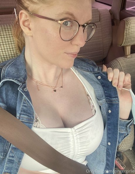 小さな猫オンリーファンズ アート裸 画像