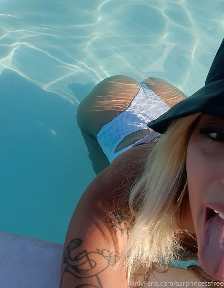 latinabaddyprincess セクシーなスター 写真