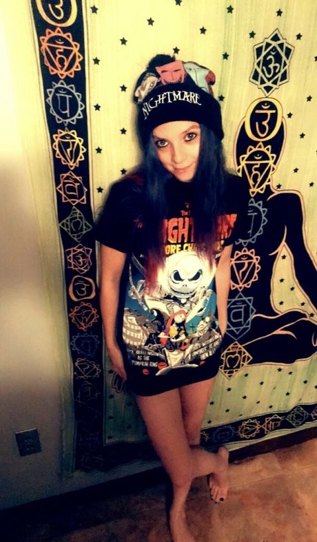 ストリップショー オンリーファンズ セクシーヌード 画像