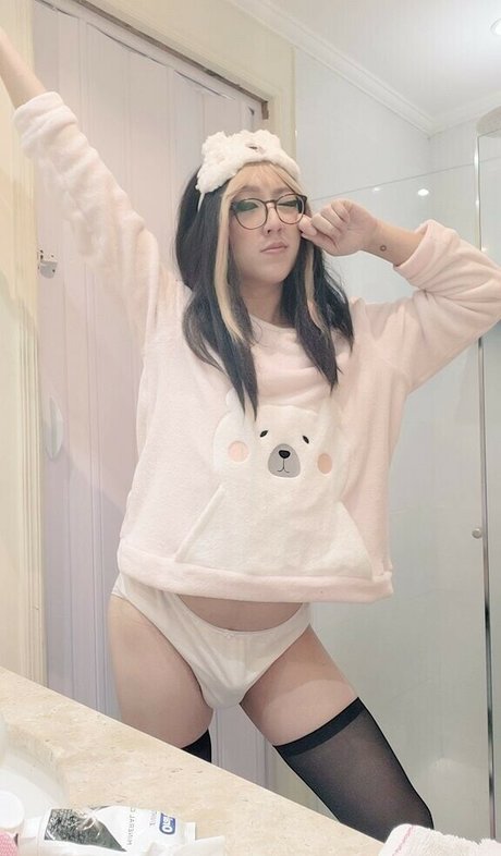 小さなおっぱいオンリーファンズ アダルト無料 写真