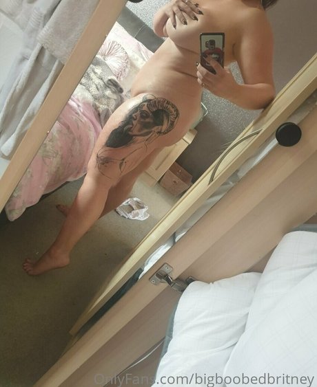 尖ったおっぱいオンリーファンズ ホットヌード 写真