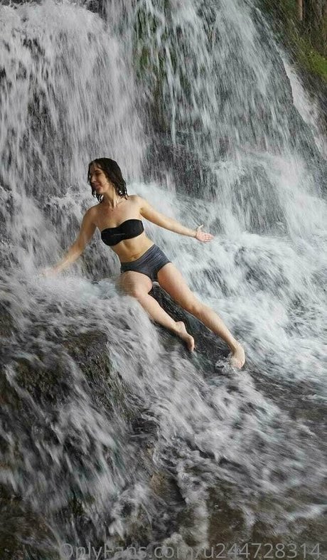 イギリスのおばあちゃんオンリーファンズ HD 画像