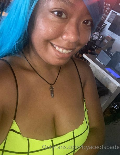 大学のアジア人オンリーファンズ 無料 写真