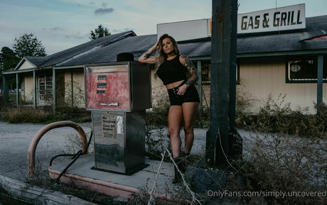 乳首 オンリーファンズ トップ 写真