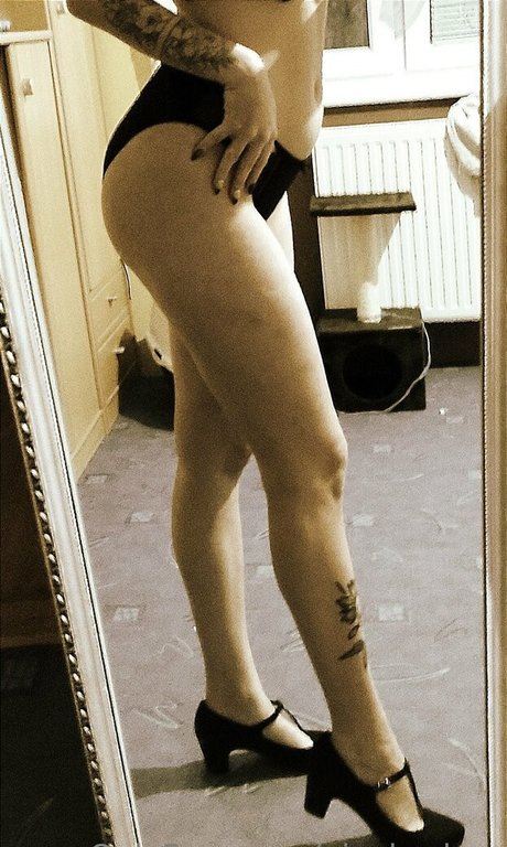 陸軍の熟女オンリーファンズ ホットヌード 画像