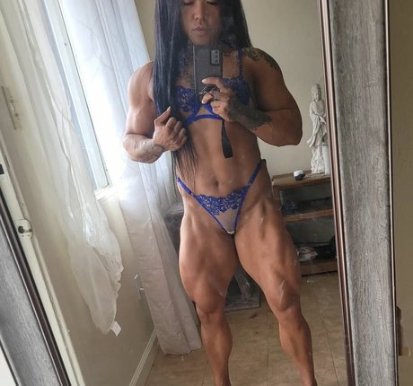 Marilyn Yee Tong エロティックなスター 画像