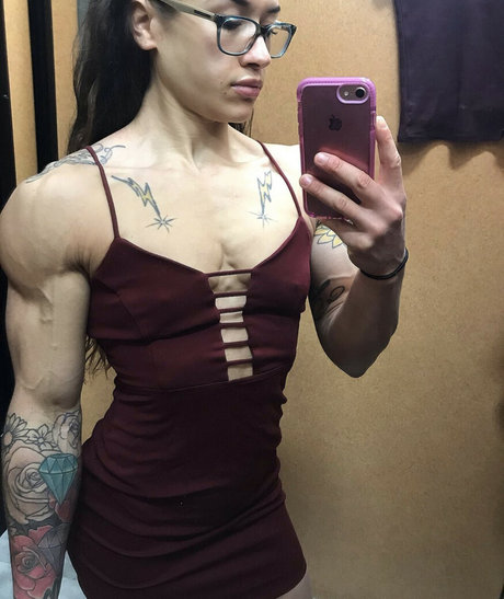 Francesca Mujica セクシーなスター アーカイブ