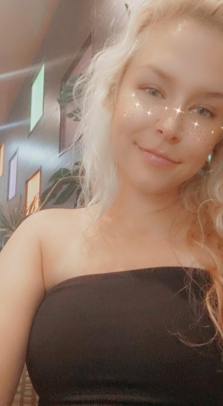 アラブの女の子オンリーファンズ ヌード 写真