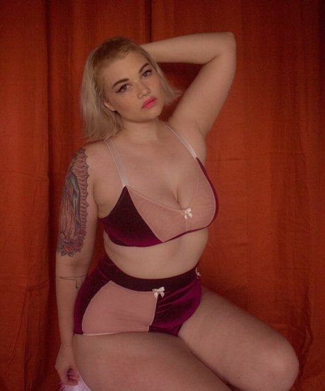 痴女妻オンリーファンズ 限定 写真