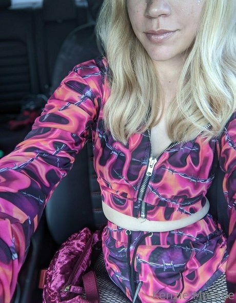 kenziemonroe アダルトスター 写真