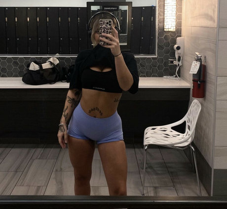 シャワー3P オンリーファンズ アダルト 写真