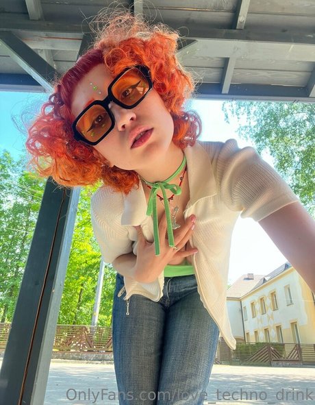 love techno drink ヌードのポルノスター アーカイブ