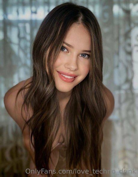 love techno drink 裸のスター 写真