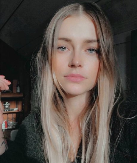 Emily May アートポルノスター 写真