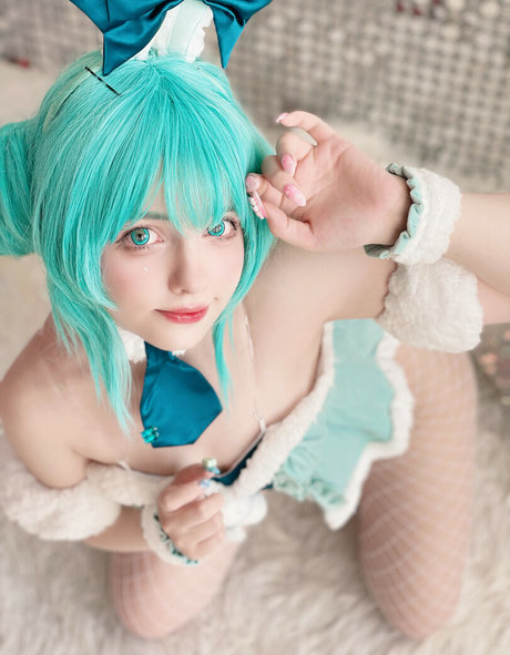 金髪の筋肉オンリーファンズ セクシー裸 画像